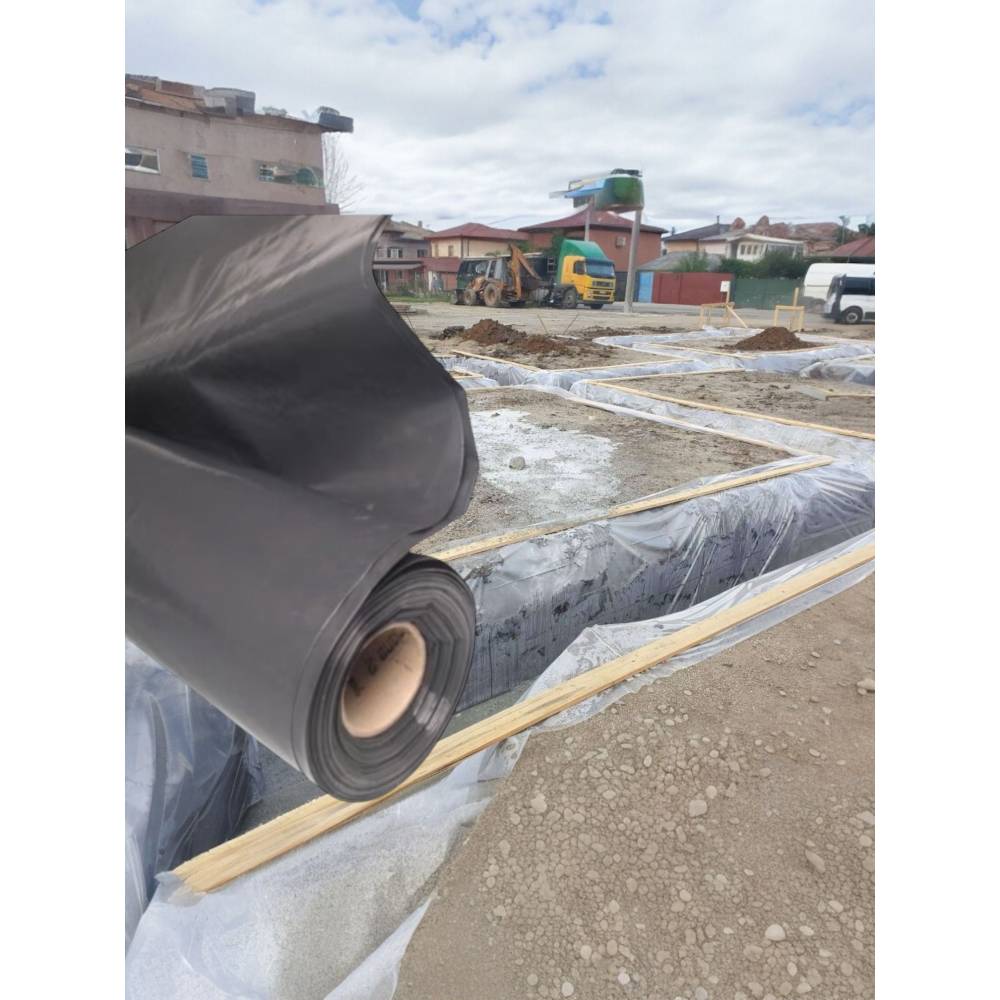 Folie constructii neagra 4.2m latime, 5m lungime Folie constructii neagra 4.2m latime, 5m lungime